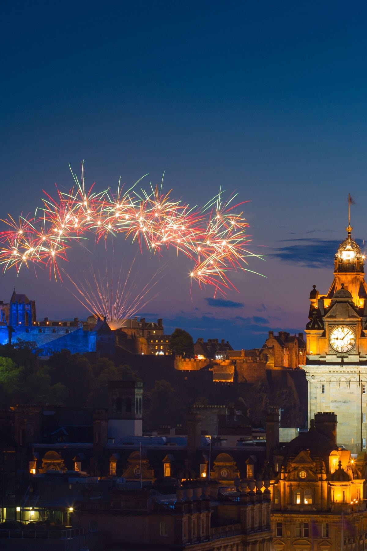 _Fireworks over Castle and Balmoral Clock Tower During the Edinburgh International Festival Aka the Fringe, Scotland, UK
